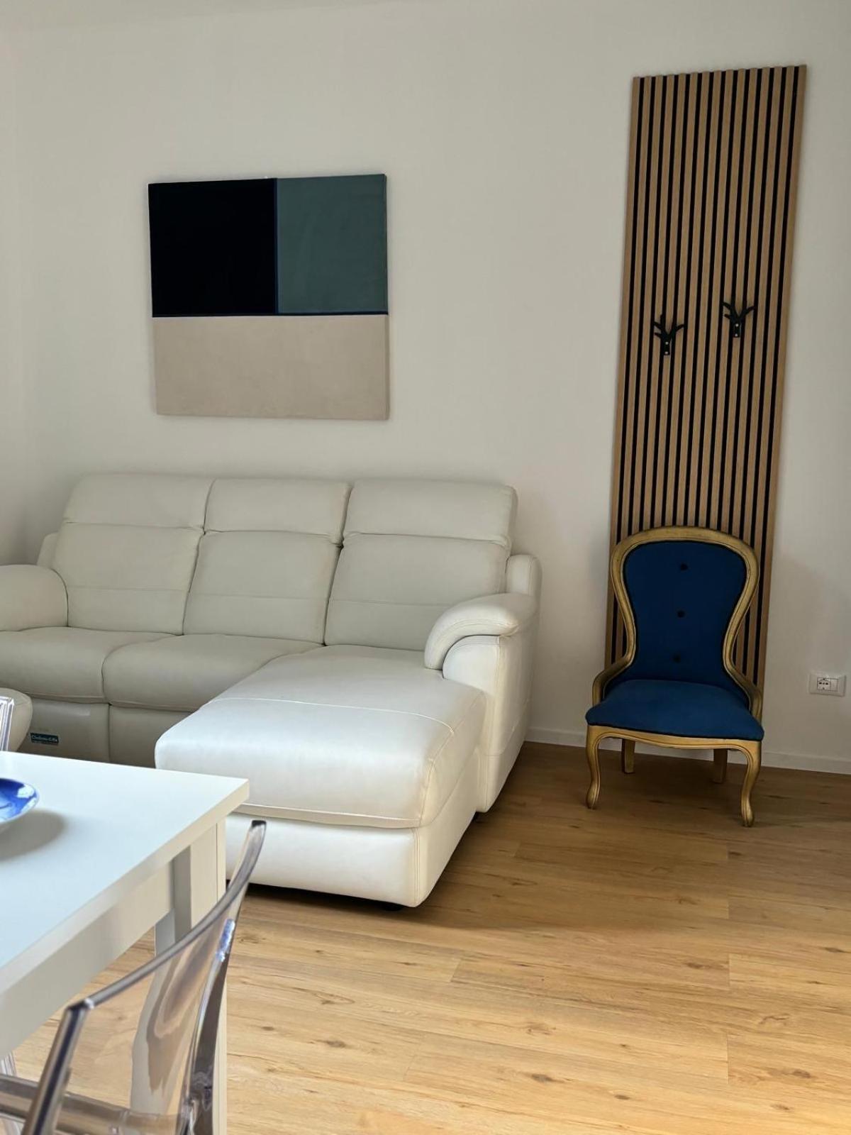 Syrakousai Apartment